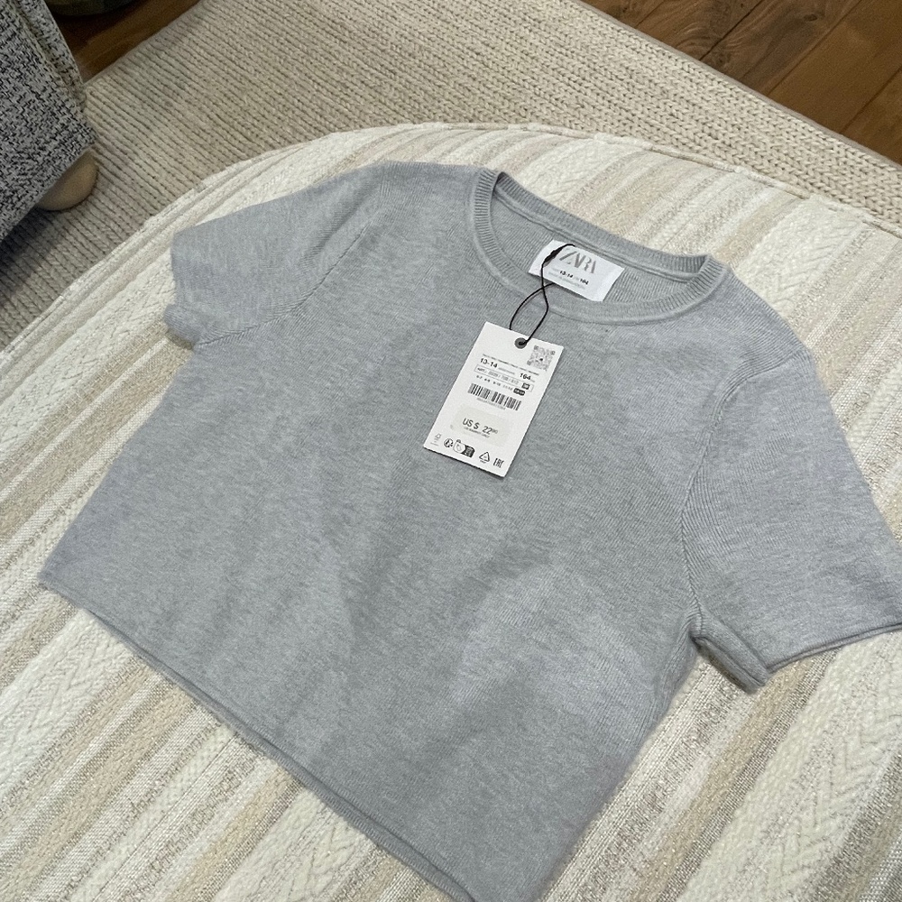 ZARA - short sleeve light weight sweater